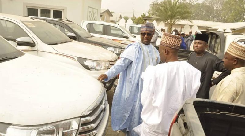 GOVERNOR ABUBAKAR SANI BELLO DISTRIBUTES HILUX VANS TO LOCAL GOVERNMENT COUNCIL CHAIRMEN.