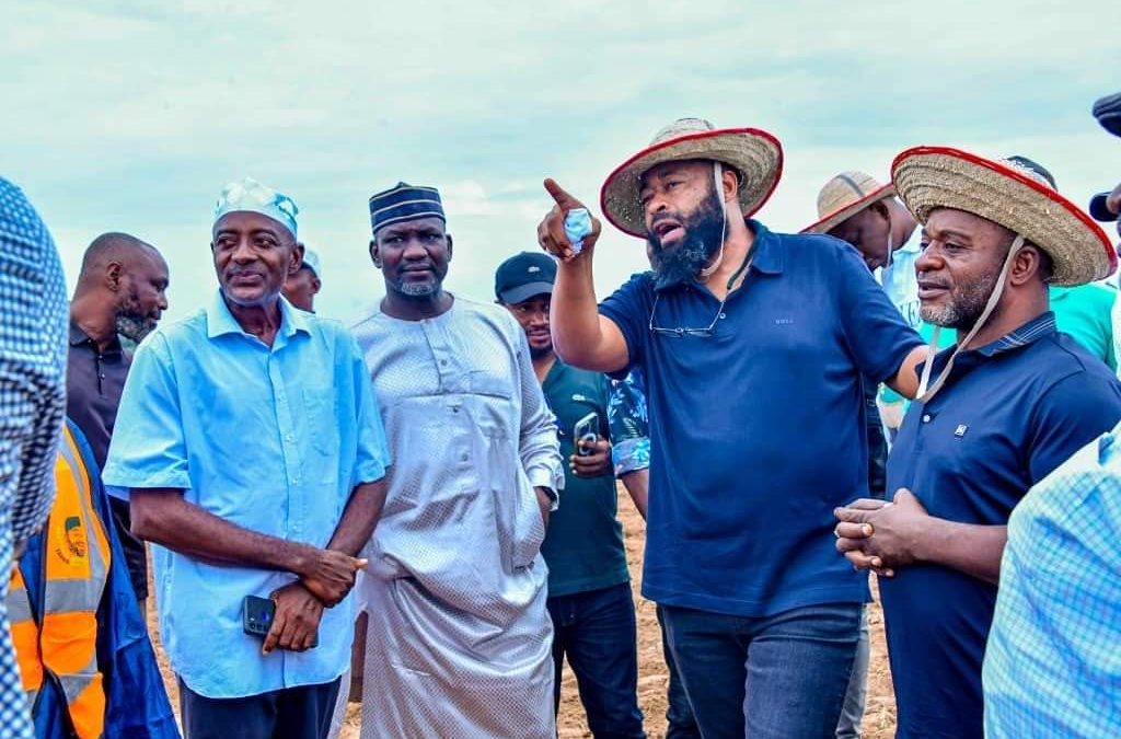 FARMER GOVERNOR UMARU BAGO COMMENDS NIGER FOODS LTD FOR PREPARING 500,000 HECTARES OF LAND FOR CULTIVATION IN NIGER SOUTH ***INSPECTS HIS PERSONAL FARM