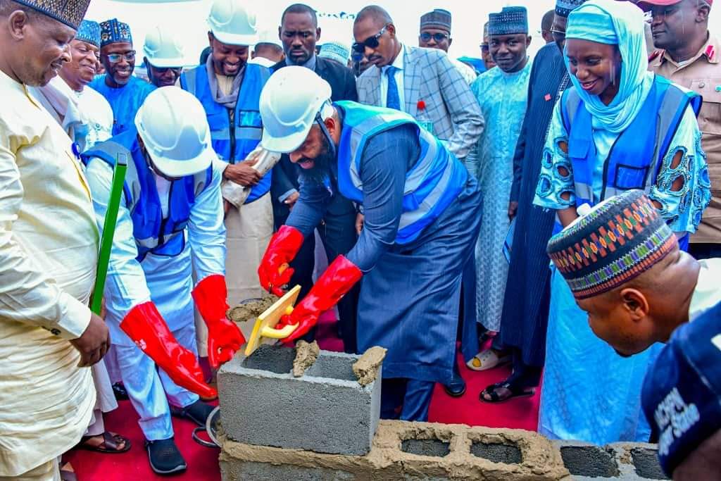 FARMER GOVERNOR UMARU BAGO PEFORMS GROUNDBREAKING OF 100 LEVEL 2 ...